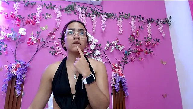 skinnysofia18 online show from March 2026 02:00:02 AM