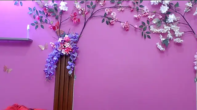 skinnysofia18 online show from November 2025 01:11:01 PM