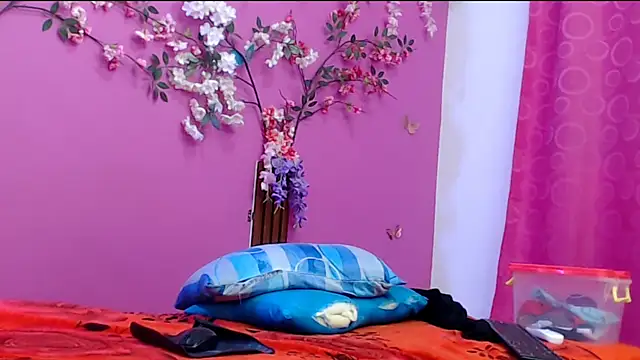 skinnysofia18 online show from October 2025 01:01:02 PM