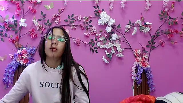 skinnysofia18 online show from December 2025 01:12:02 PM