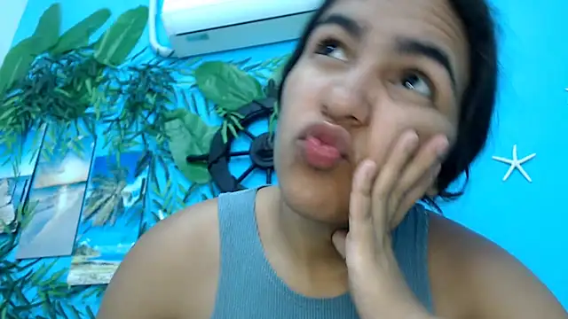 Snapshot of skinnysofia18 chatting on July 2026 02:14:01 PM skinnysofia18 online show from July 2026 02:14:01 PM
