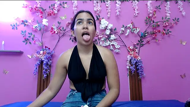 skinnysofia18 online show from May 2026 01:26:02 PM