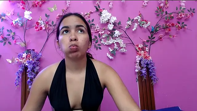 skinnysofia18 online show from June 2026 02:00:02 PM