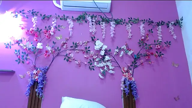 skinnysofia18 online show from March 2026 01:27:01 PM