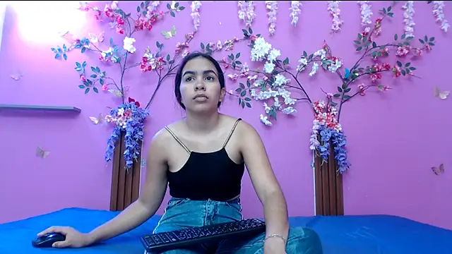 skinnysofia18 online show from May 2026 02:01:01 PM