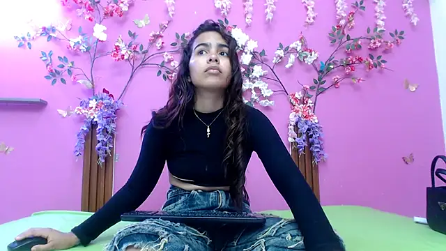 skinnysofia18 online show from May 2026 03:26:02 PM