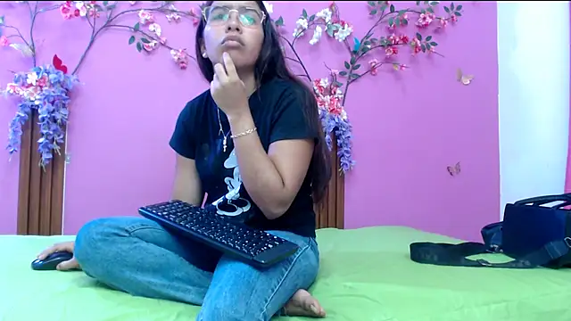 skinnysofia18 online show from April 2026 01:46:02 PM