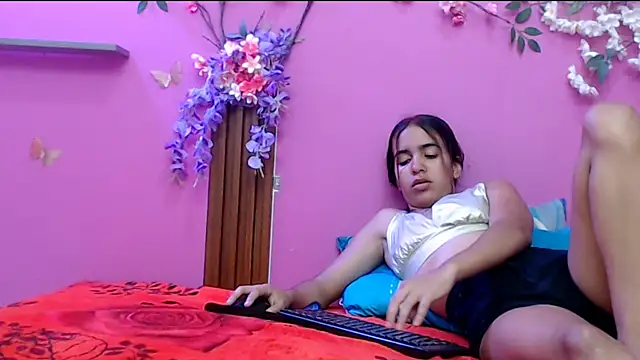 skinnysofia18 online show from September 2025 01:39:01 PM