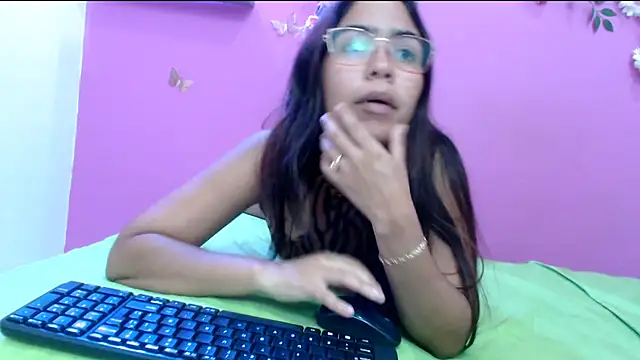 skinnysofia18 online show from April 2026 02:25:01 PM