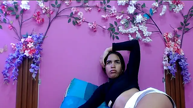 skinnysofia18 online show from November 2025 01:05:02 PM