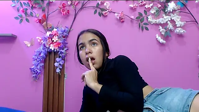 skinnysofia18 online show from November 2025 01:26:01 PM