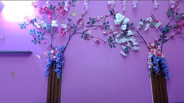 skinnysofia18 online show from March 2026 07:44:01 AM