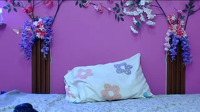 skinnysofia18 online show from December 2025 01:44:02 PM