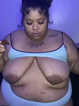 Snapshot of BlaxicanaMami chatting on October 2025 09:05:01 PM BlaxicanaMami online show from October 2025 09:05:01 PM