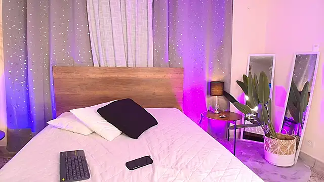 Snapshot of ViolettGomez_93 chatting on December 2025 04:35:02 AM ViolettGomez 93 online show from December 2025 04:35:02 AM