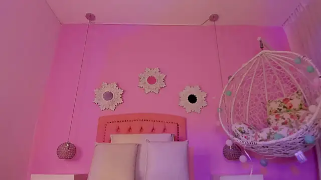 Snapshot of CannelaSmith chatting on October 2025 06:08:01 PM CannelaSmith online show from October 2025 06:08:01 PM