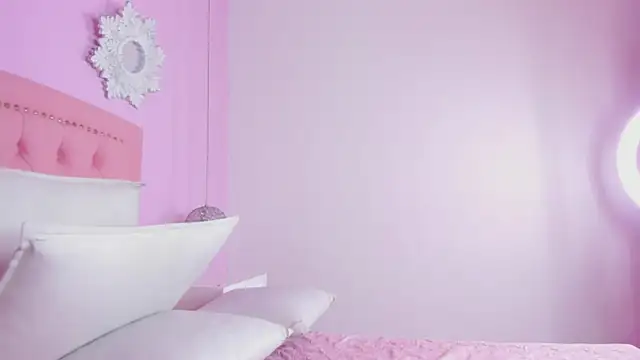 Snapshot of CannelaSmith chatting on October 2025 08:38:01 AM CannelaSmith online show from October 2025 08:38:01 AM