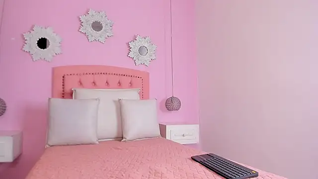 Snapshot of CannelaSmith chatting on September 2025 11:10:01 AM CannelaSmith online show from September 2025 11:10:01 AM