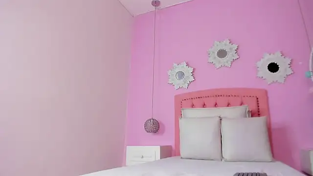 Snapshot of CannelaSmith chatting on November 2025 01:04:02 PM CannelaSmith online show from November 2025 01:04:02 PM