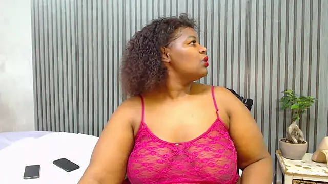 ROYALASS25 online show from May 2026 08:23:02 PM