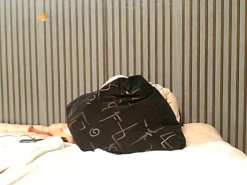 ROYALASS25 online show from November 2025 01:21:02 PM