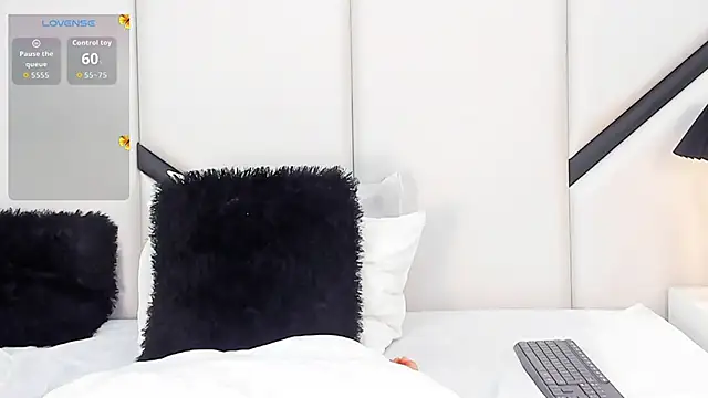 Snapshot of XimenaCosta chatting on June 2026 12:38:02 PM XimenaCosta online show from June 2026 12:38:02 PM