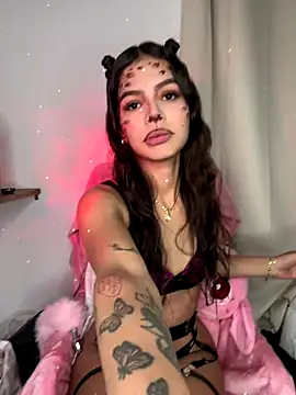 Snapshot of LunaTemptress_ chatting on October 2025 04:01:01 AM LunaTemptress online show from October 2025 04:01:01 AM
