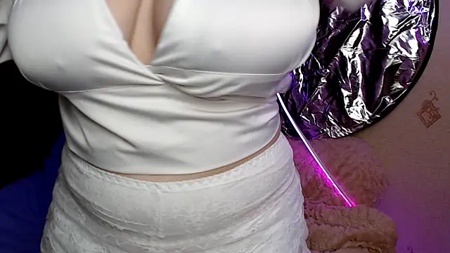 Snapshot of MillyBoo0 chatting on December 2025 05:23:01 PM MillyBoo0 online show from December 2025 05:23:01 PM