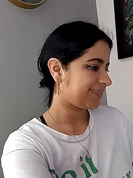 ValerieLove  online show from November 2025 07:30:01 PM