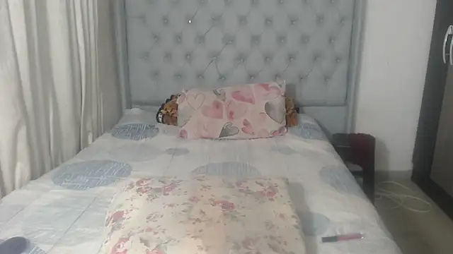 BeautyQueenX22 online show from June 2026 07:36:01 PM