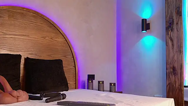 Meganreed  online show from December 2025 04:11:01 PM