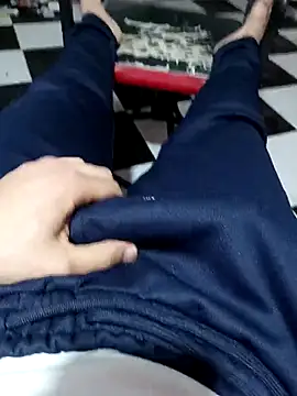 anis3g4 online show from February 2026 12:11:01 AM