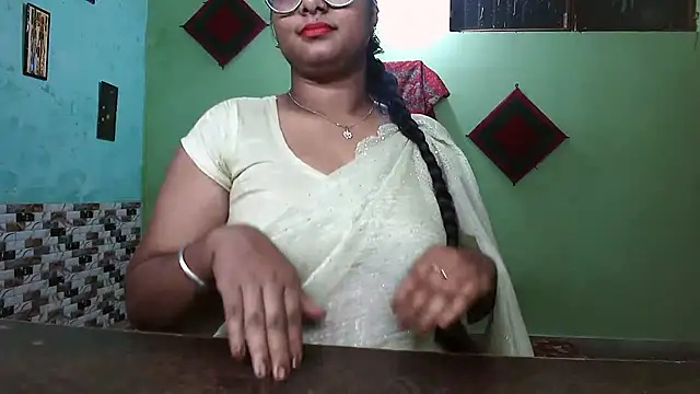 Snapshot of DearKimmi chatting on November 2025 06:46:02 PM DearKimmi online show from November 2025 06:46:02 PM