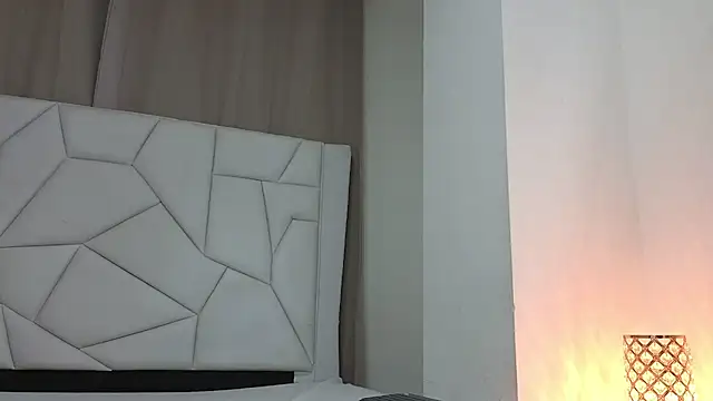 Paulaboterom online show from September 2025 04:03:02 PM