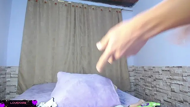 DaraKat18 online show from September 2025 09:20:02 PM