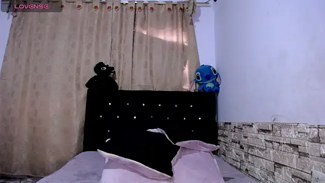 DaraKat18 online show from February 2026 10:17:01 PM