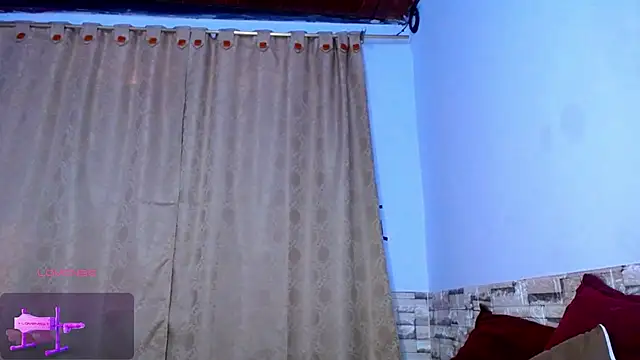 DaraKat18 online show from November 2025 10:25:02 PM