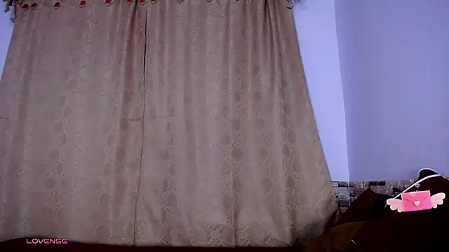 DaraKat18 online show from November 2025 12:22:01 AM