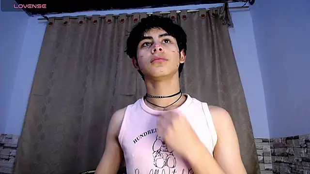 DaraKat18 online show from November 2025 10:32:01 PM