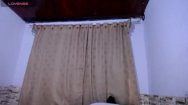 DaraKat18 online show from February 2026 10:09:02 PM