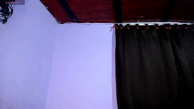 DaraKat18 online show from December 2025 10:39:01 AM