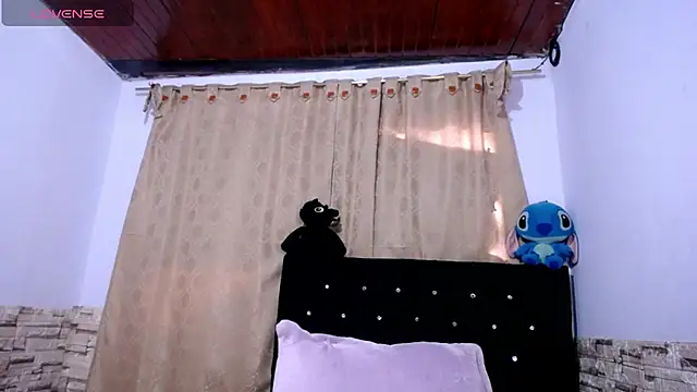 DaraKat18 online show from February 2026 10:05:01 PM