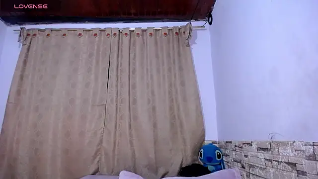 DaraKat18 online show from February 2026 10:44:01 PM