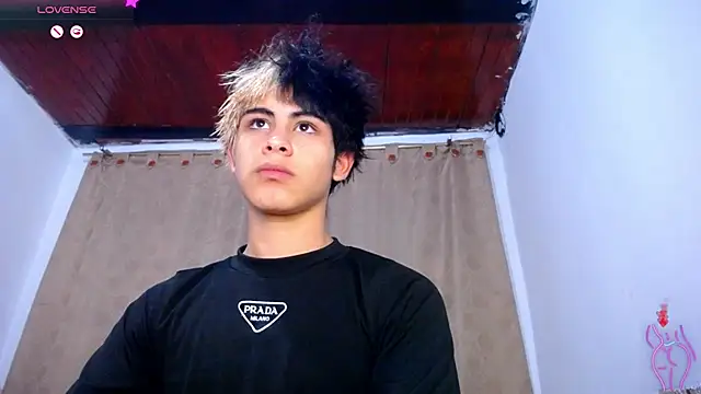 DaraKat18 online show from March 2026 10:14:01 PM