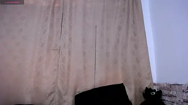DaraKat18 online show from April 2026 10:16:01 PM
