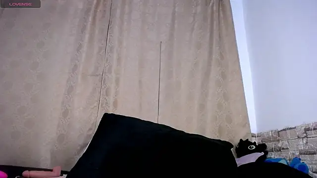 DaraKat18 online show from April 2026 10:27:01 PM