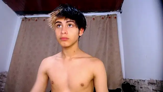 DaraKat18 online show from March 2026 11:32:02 PM