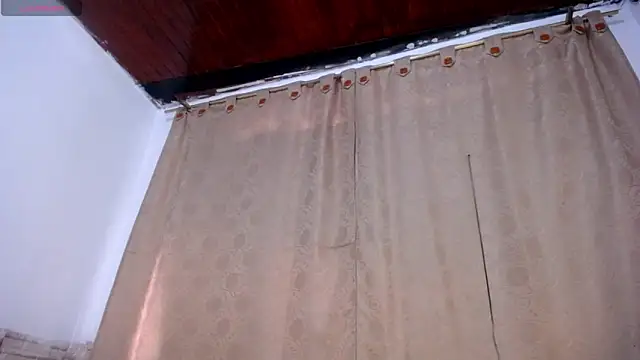 DaraKat18 online show from April 2026 10:15:01 PM