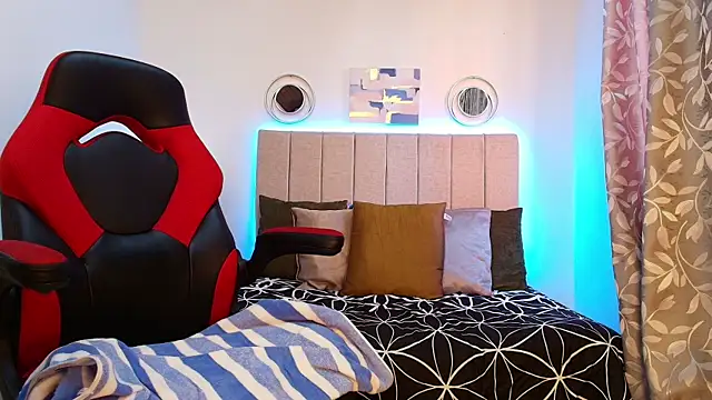 Naomi Redd online show from September 2025 08:08:02 PM