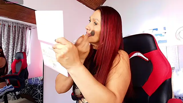 Naomi Redd online show from November 2025 07:39:01 PM